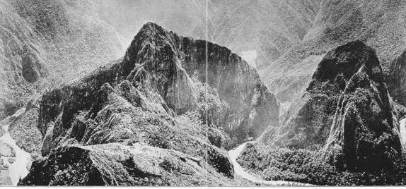 Uma foto das ruínas de Machu Picchu, no Peru, em 1911, logo depois de serem reveladas para o mundo pelo explorador americano Hiram Bingham. A vegetação ainda cobre as ruínas